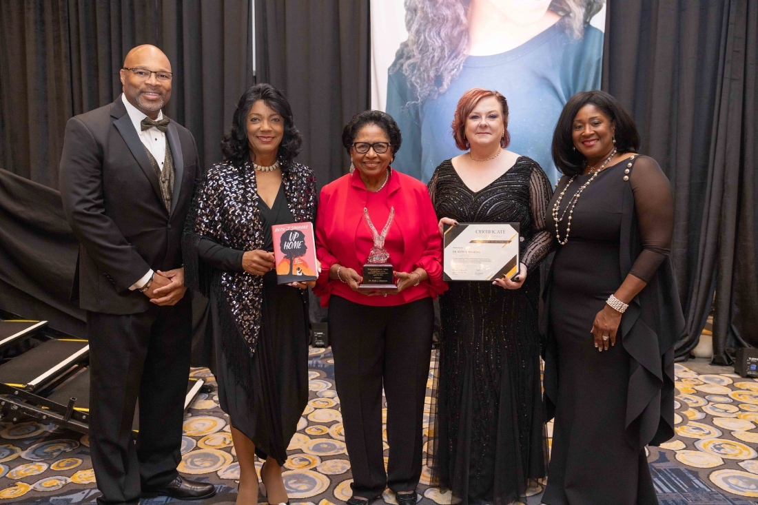 2024 Crystal Eagle Honoree Dr. Ruth J. Simmons (center) with (L-R) 2024 HCC Foundation Gala co-Chair Al Payton, HCC Chancellor Dr. Margaret Ford Fisher, HCCF Gala co-Chair Dr. Kim Shelton-Brown and HCCF Gala Auction Chair Vanessa Carter.